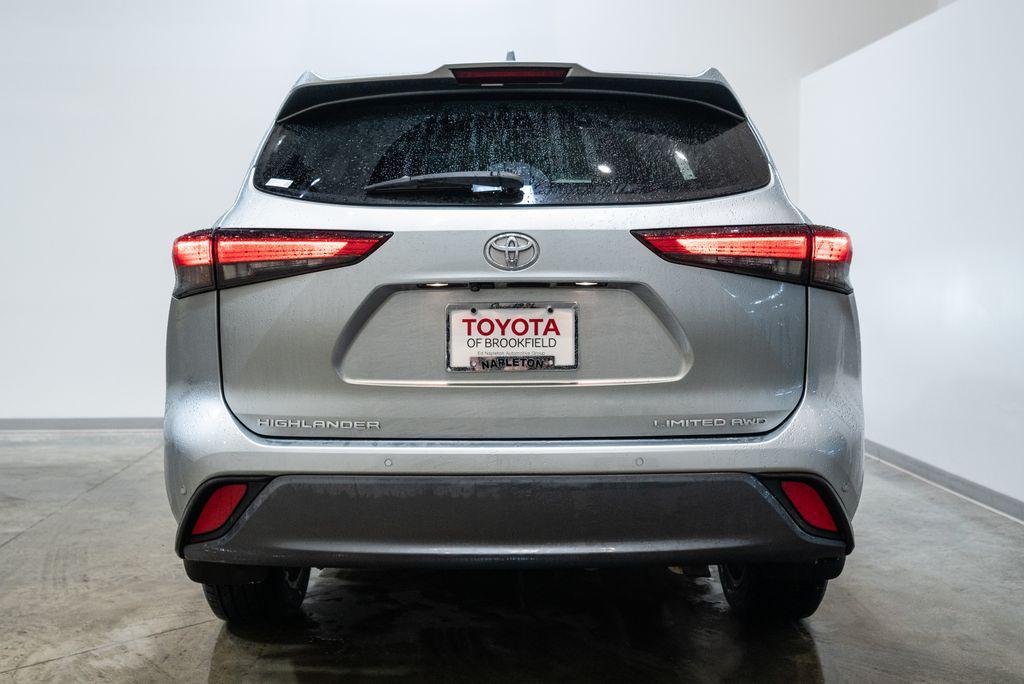 used 2020 Toyota Highlander car, priced at $24,600