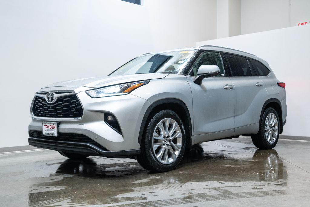 used 2020 Toyota Highlander car, priced at $24,600