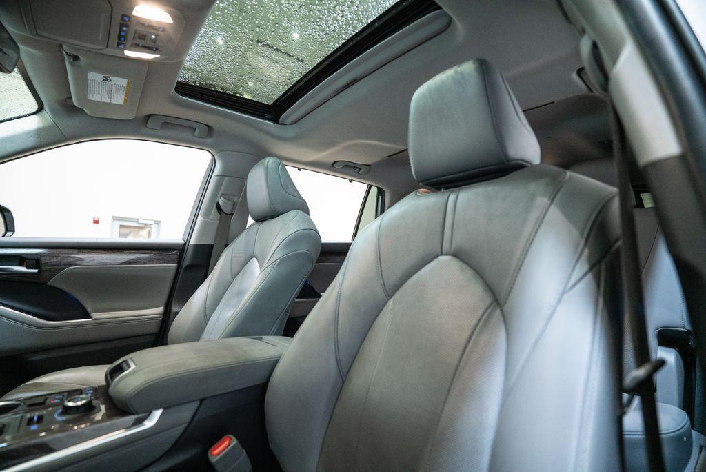 used 2020 Toyota Highlander car, priced at $24,600