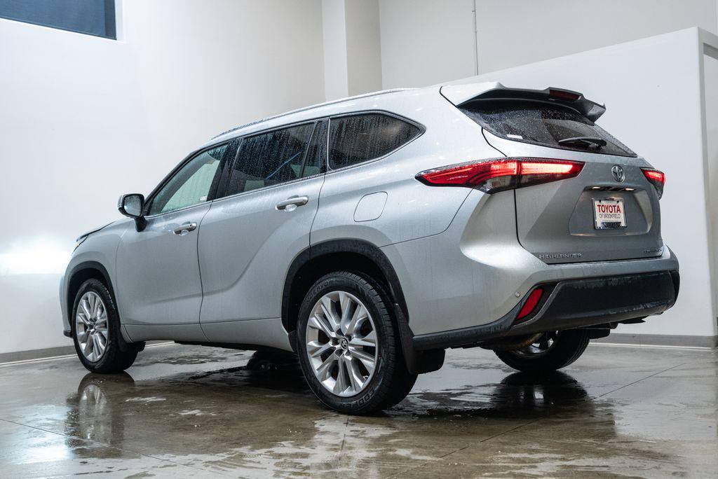 used 2020 Toyota Highlander car, priced at $24,600
