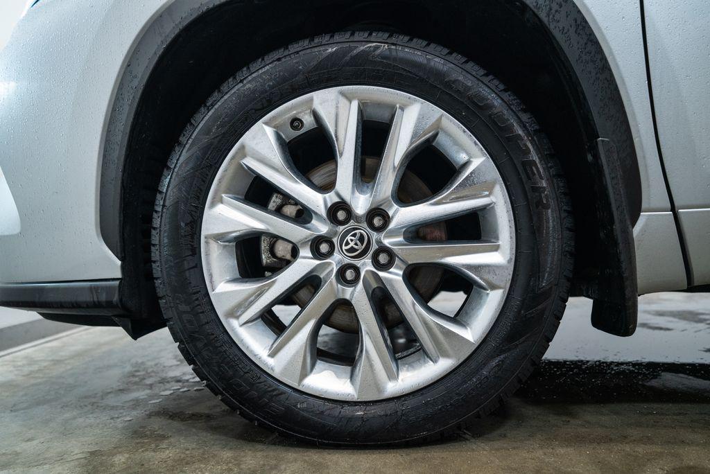 used 2020 Toyota Highlander car, priced at $24,600