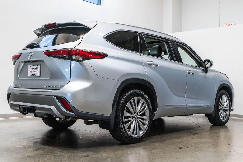used 2022 Toyota Highlander car, priced at $39,917