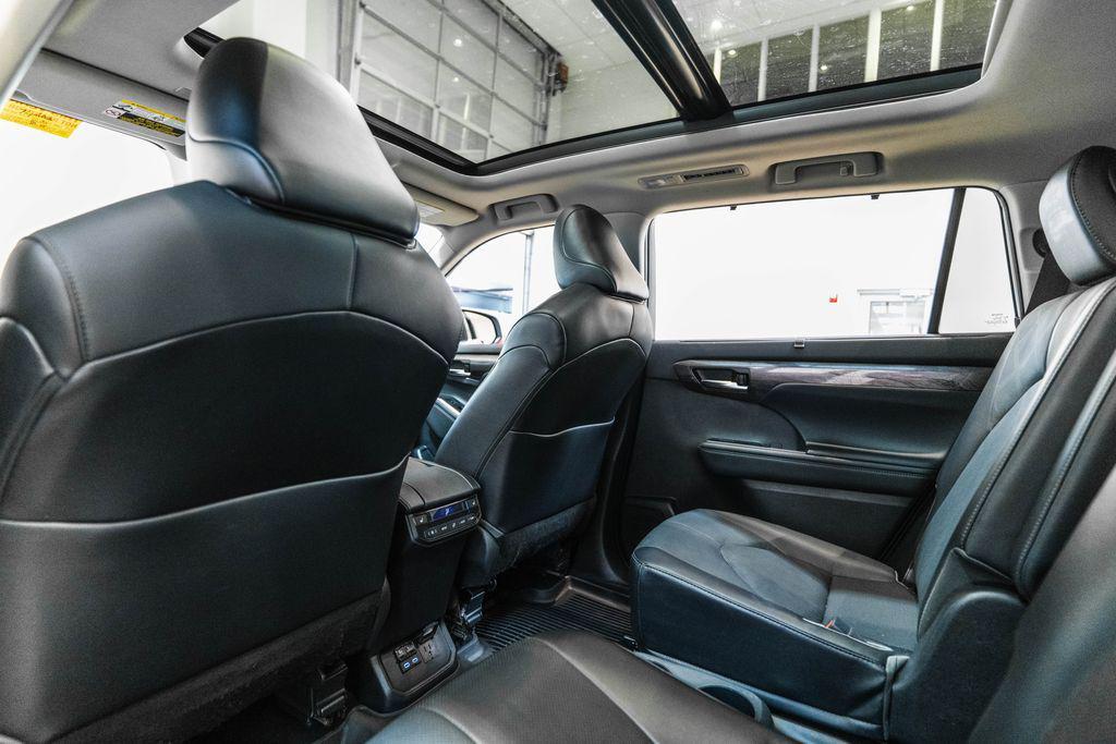 used 2022 Toyota Highlander car, priced at $39,917