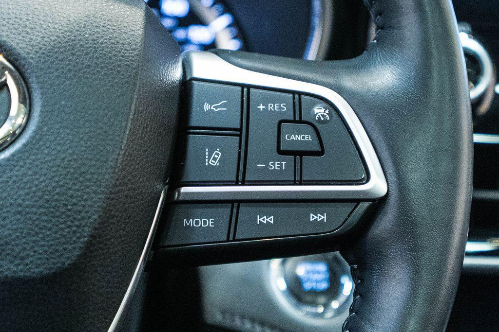used 2022 Toyota Highlander car, priced at $39,917