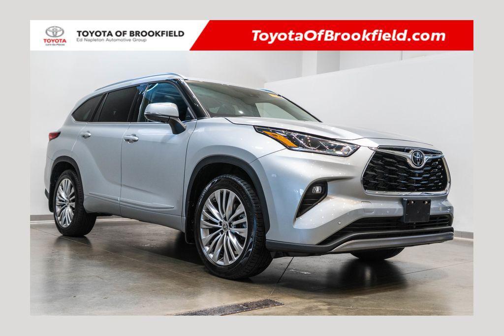 used 2022 Toyota Highlander car, priced at $39,917