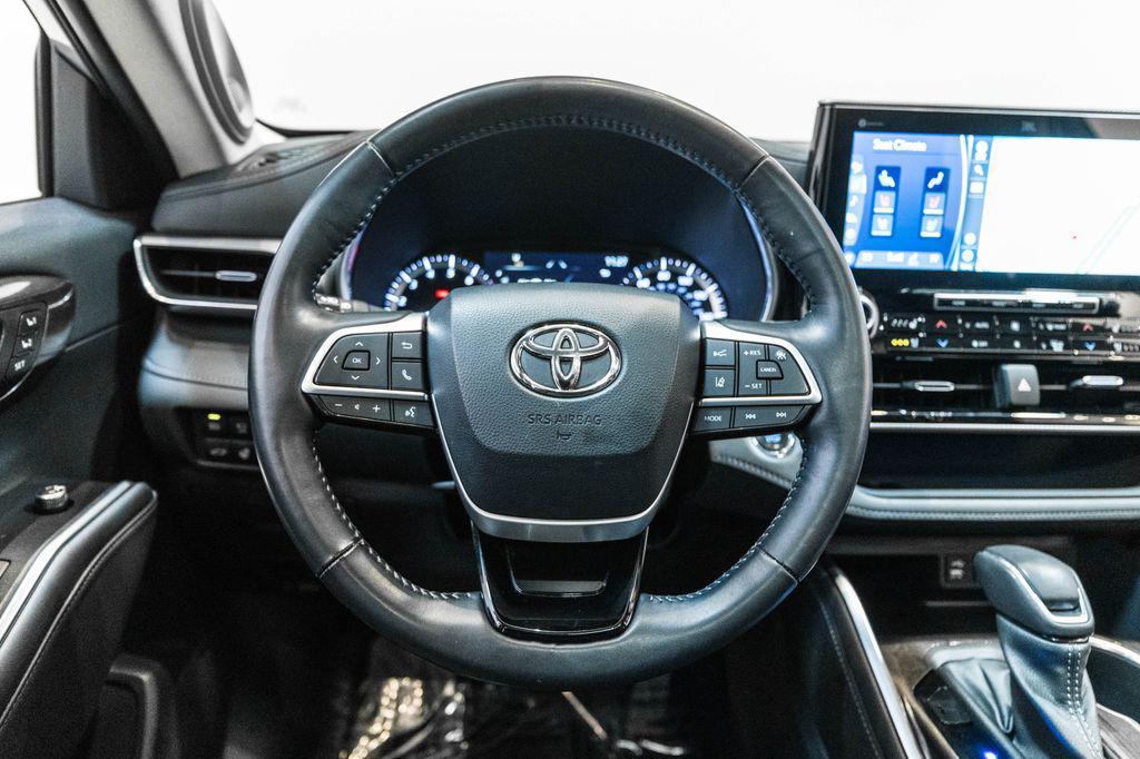 used 2022 Toyota Highlander car, priced at $39,917