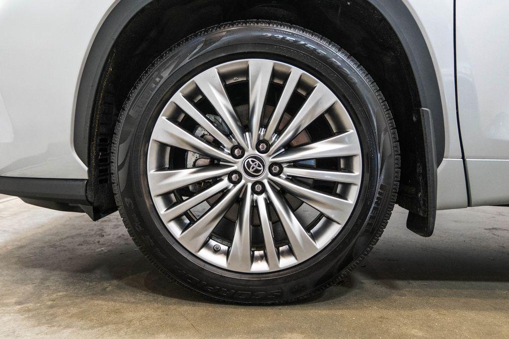 used 2022 Toyota Highlander car, priced at $39,917