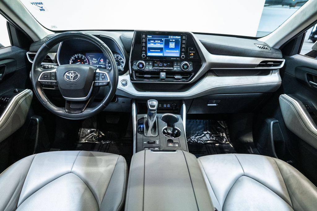 used 2022 Toyota Highlander car, priced at $31,900