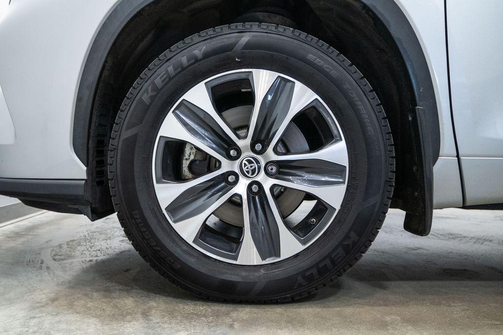 used 2022 Toyota Highlander car, priced at $31,900