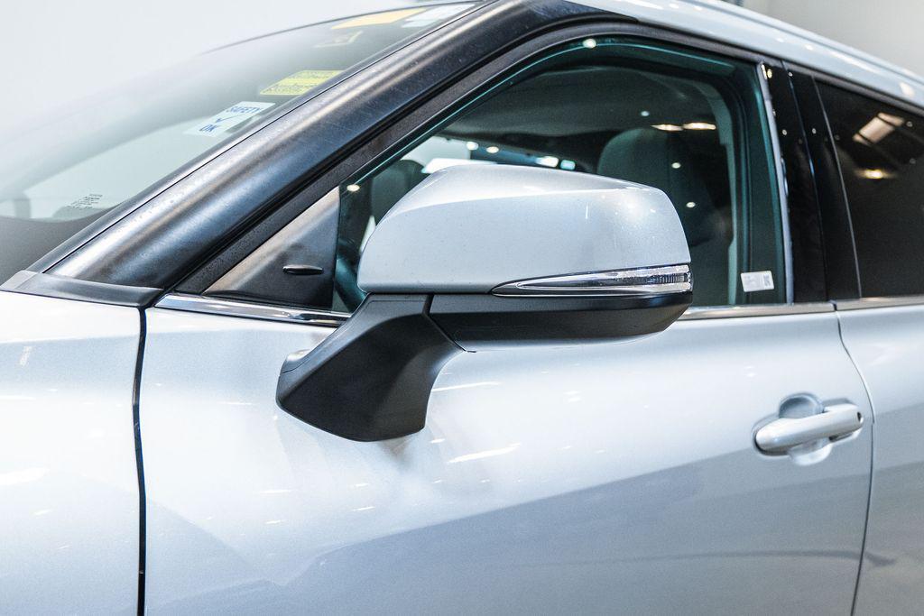 used 2022 Toyota Highlander car, priced at $31,900