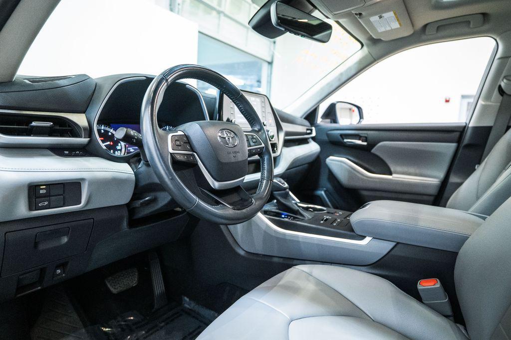 used 2022 Toyota Highlander car, priced at $31,900