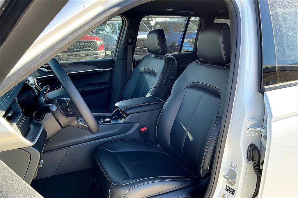 new 2025 Jeep Grand Cherokee car, priced at $42,311