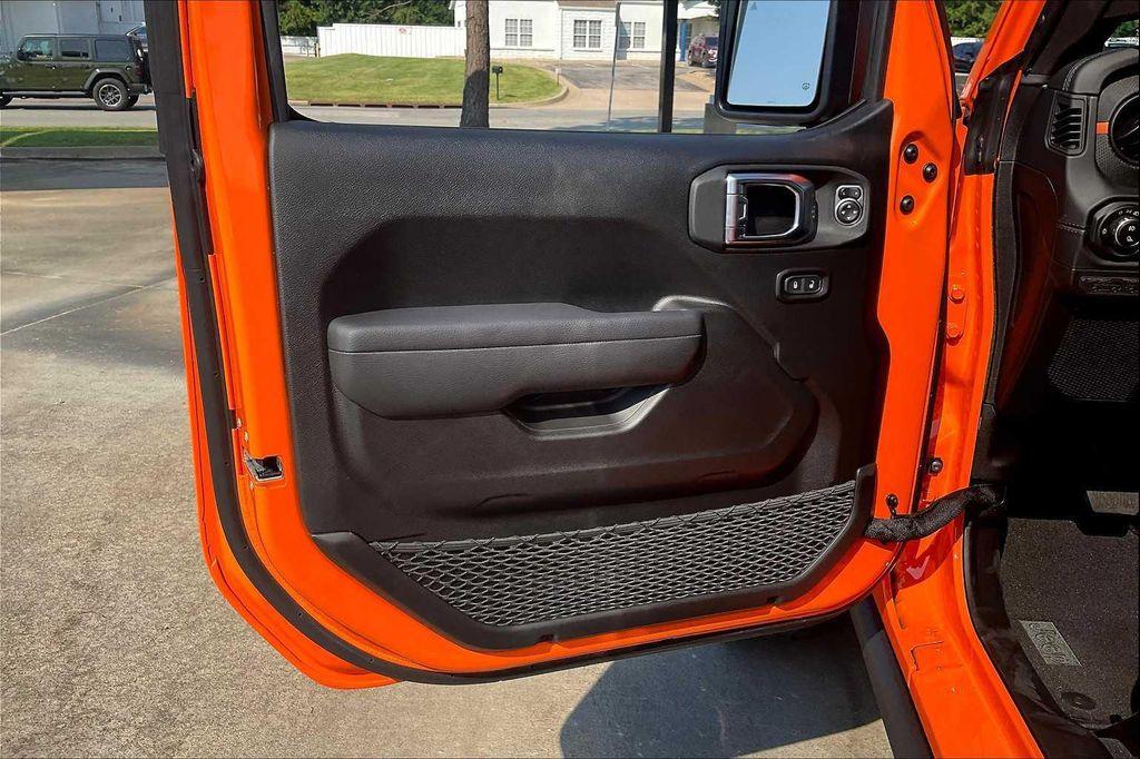 new 2025 Jeep Gladiator car, priced at $56,380