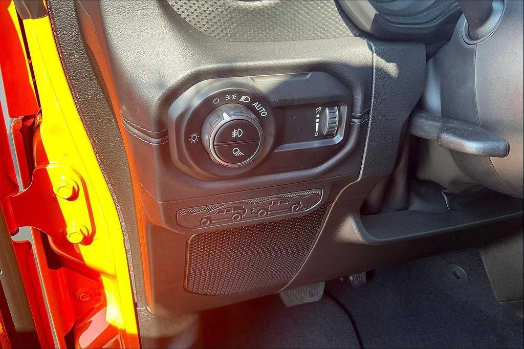 new 2025 Jeep Gladiator car, priced at $56,380