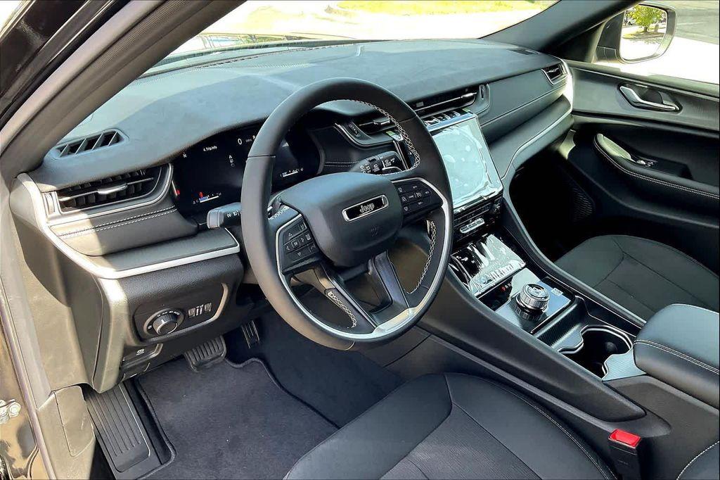 new 2025 Jeep Grand Cherokee L car, priced at $42,915