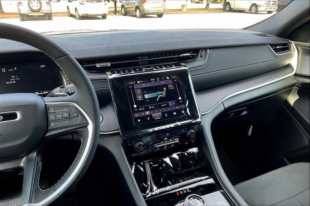 new 2025 Jeep Grand Cherokee L car