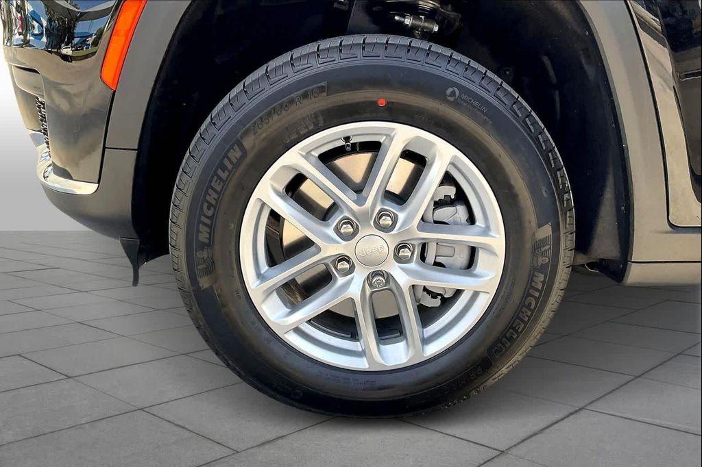 new 2025 Jeep Grand Cherokee L car, priced at $42,915