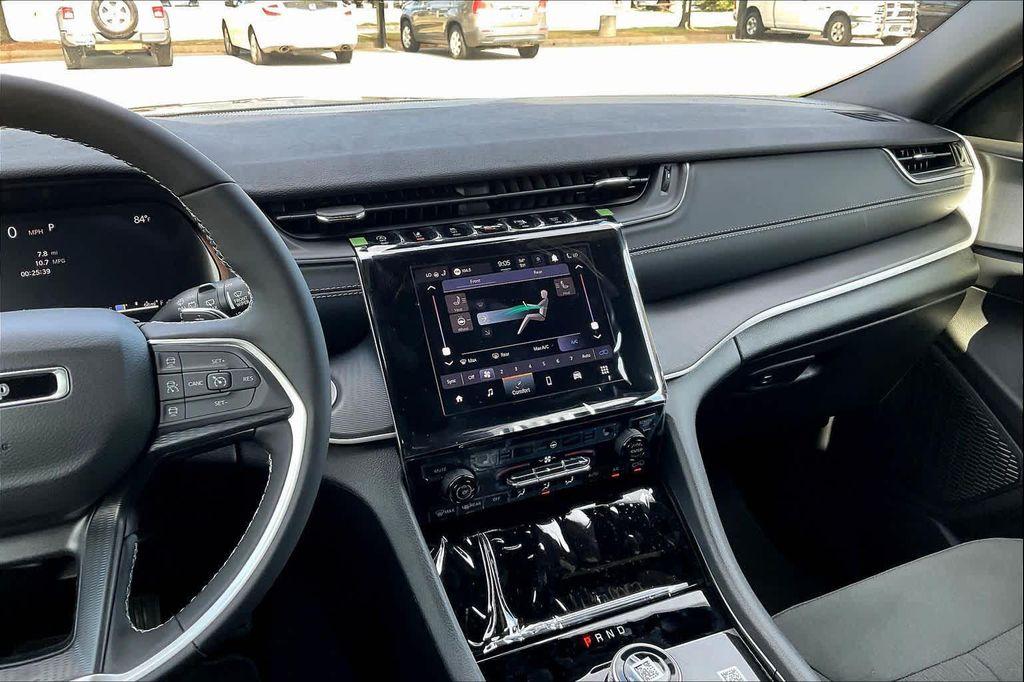 new 2025 Jeep Grand Cherokee L car, priced at $42,915