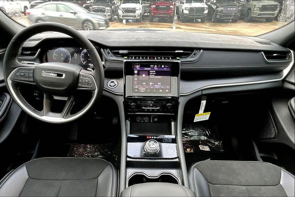 new 2025 Jeep Grand Cherokee car, priced at $41,558