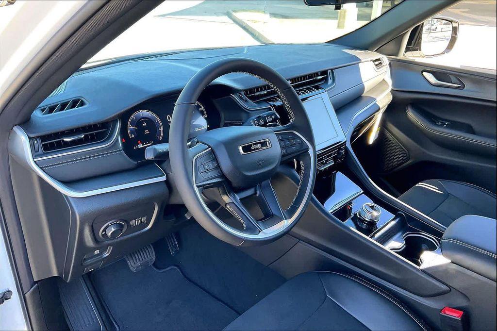 new 2025 Jeep Grand Cherokee car, priced at $42,735