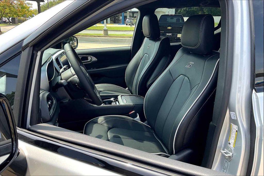 new 2026 Chrysler Pacifica car, priced at $49,235