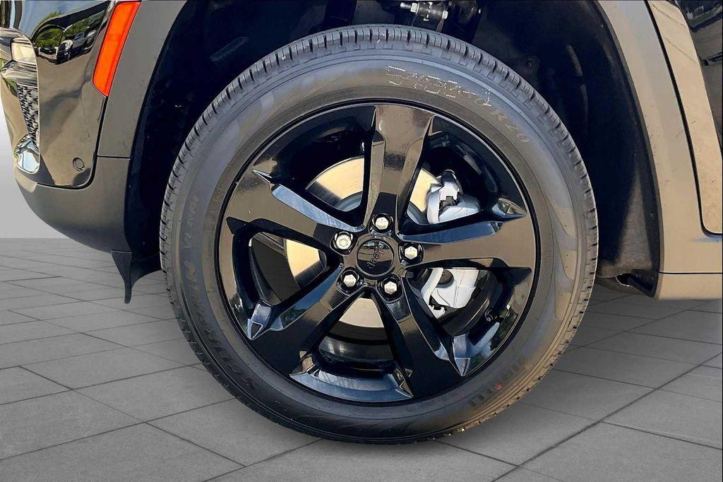 new 2025 Jeep Grand Cherokee car, priced at $50,660