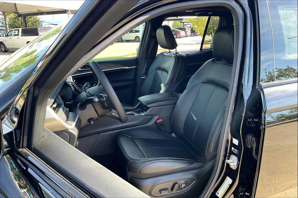 new 2025 Jeep Grand Cherokee car, priced at $50,660