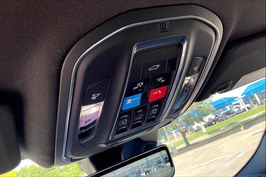 new 2025 Jeep Grand Cherokee car, priced at $50,660