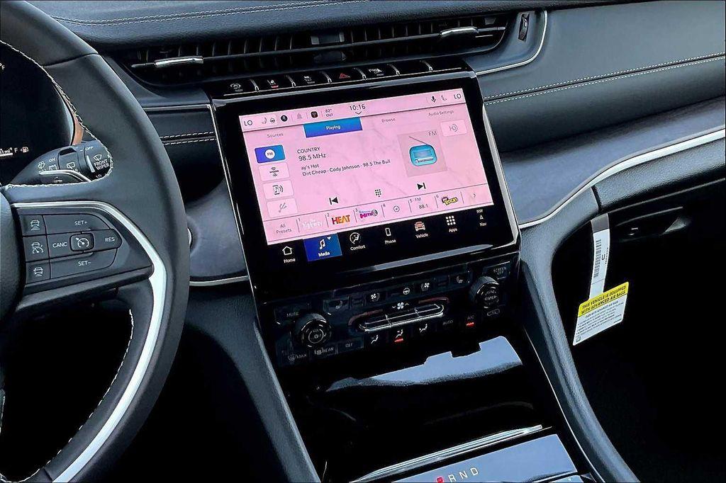 new 2025 Jeep Grand Cherokee car, priced at $50,660