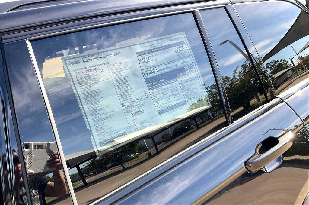 new 2025 Jeep Grand Cherokee car, priced at $50,660