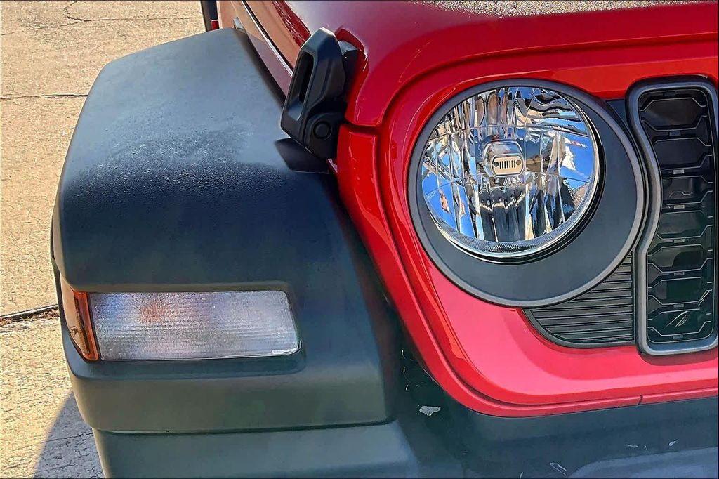 new 2026 Jeep Wrangler car, priced at $39,085