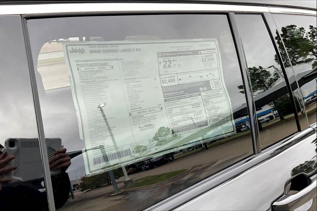 new 2025 Jeep Grand Cherokee car, priced at $33,920