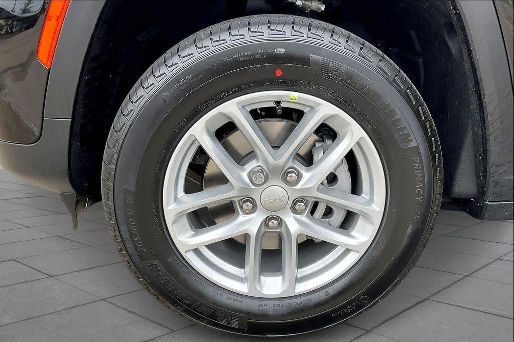 new 2025 Jeep Grand Cherokee car, priced at $33,920