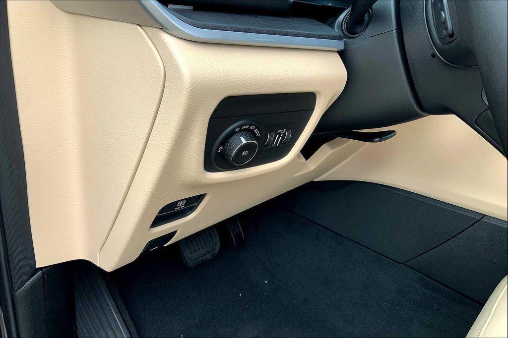 new 2025 Jeep Grand Cherokee L car, priced at $42,889