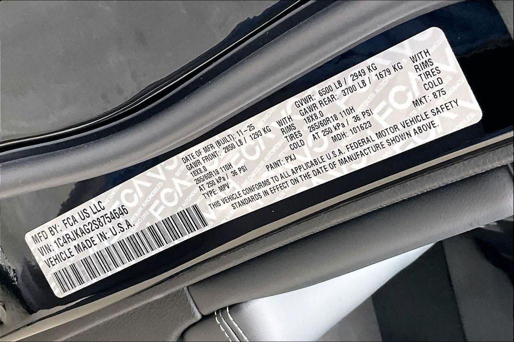 new 2025 Jeep Grand Cherokee L car, priced at $39,924