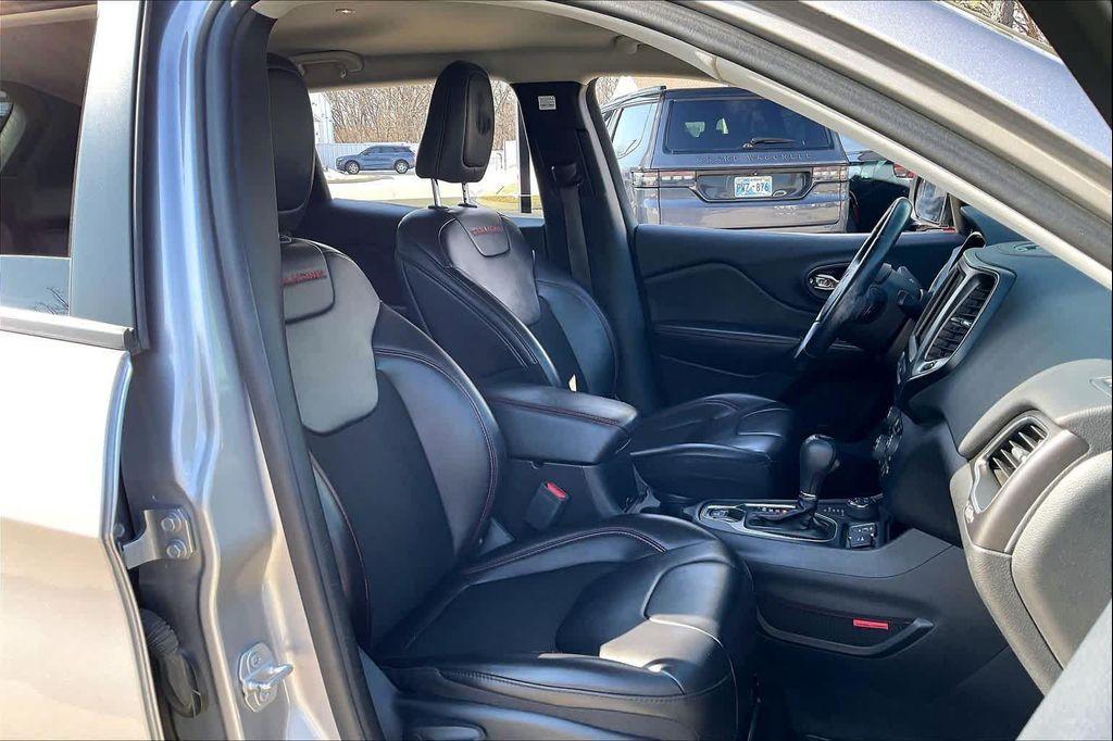 used 2019 Jeep Cherokee car, priced at $13,999