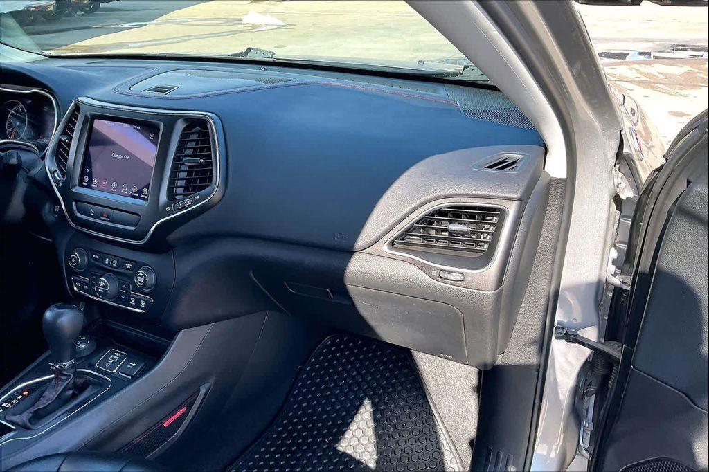 used 2019 Jeep Cherokee car, priced at $13,999