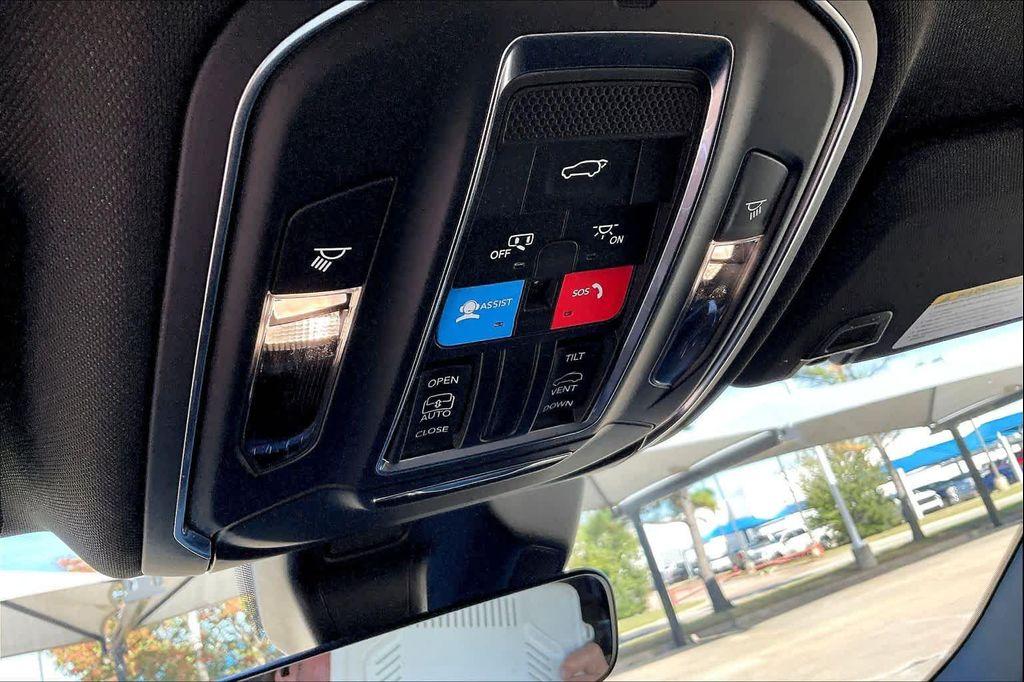 new 2025 Jeep Grand Cherokee car, priced at $43,000