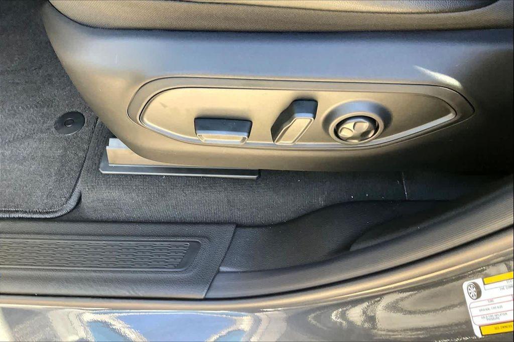 new 2025 Jeep Grand Cherokee car, priced at $43,000