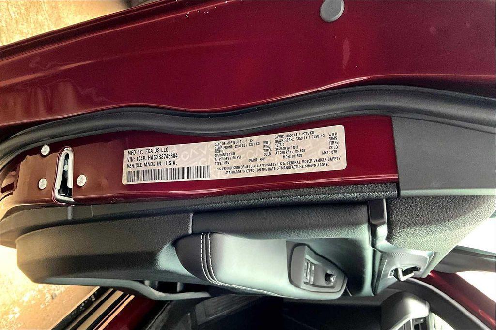 new 2025 Jeep Grand Cherokee car, priced at $41,898