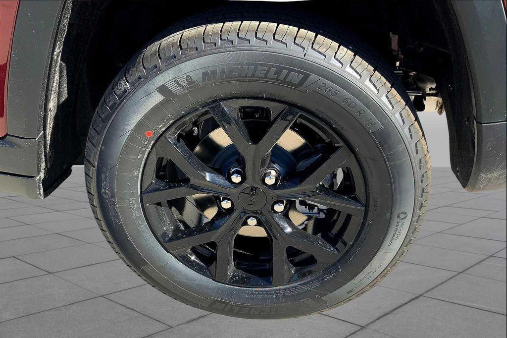 new 2025 Jeep Grand Cherokee car, priced at $41,898