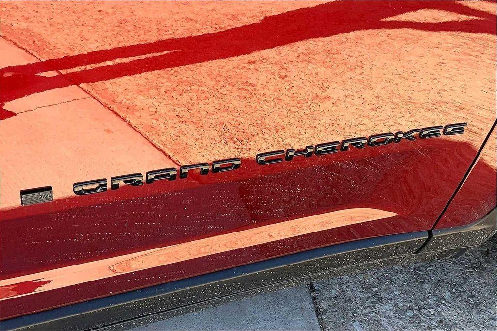 new 2025 Jeep Grand Cherokee car, priced at $41,898