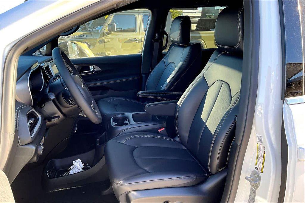 new 2026 Chrysler Pacifica car, priced at $40,065