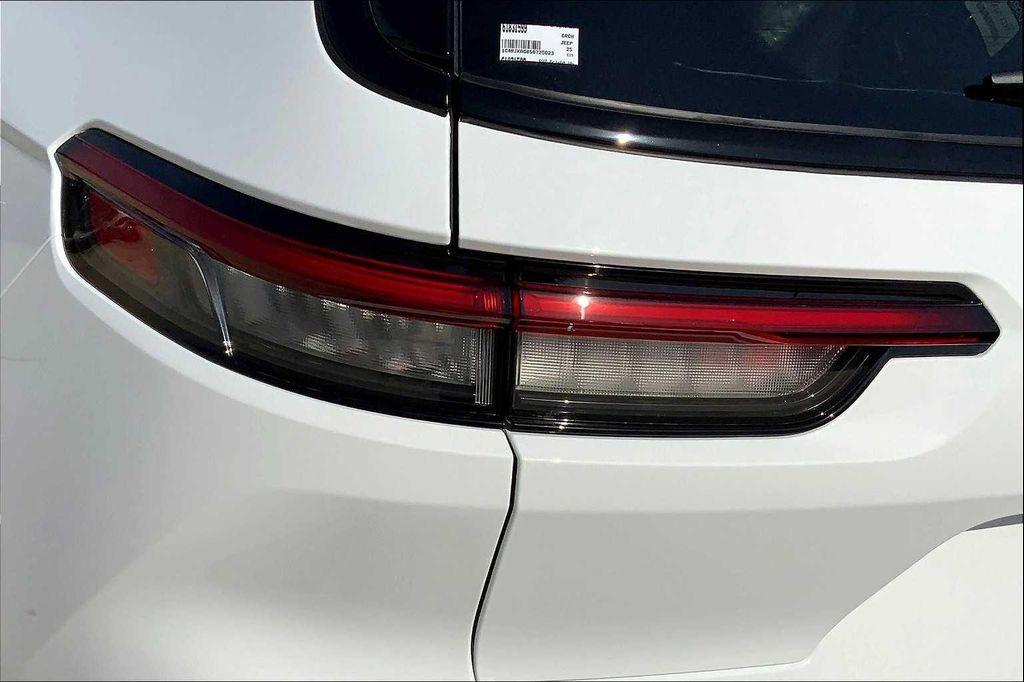 new 2025 Jeep Grand Cherokee L car, priced at $42,589