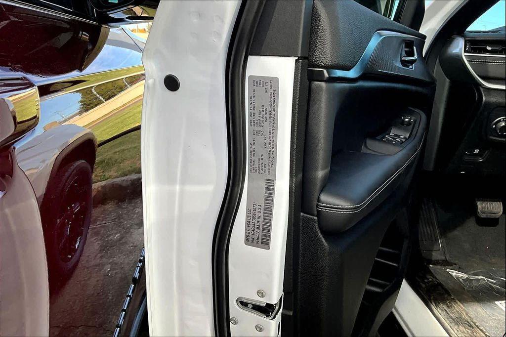 new 2025 Jeep Grand Cherokee L car, priced at $42,589