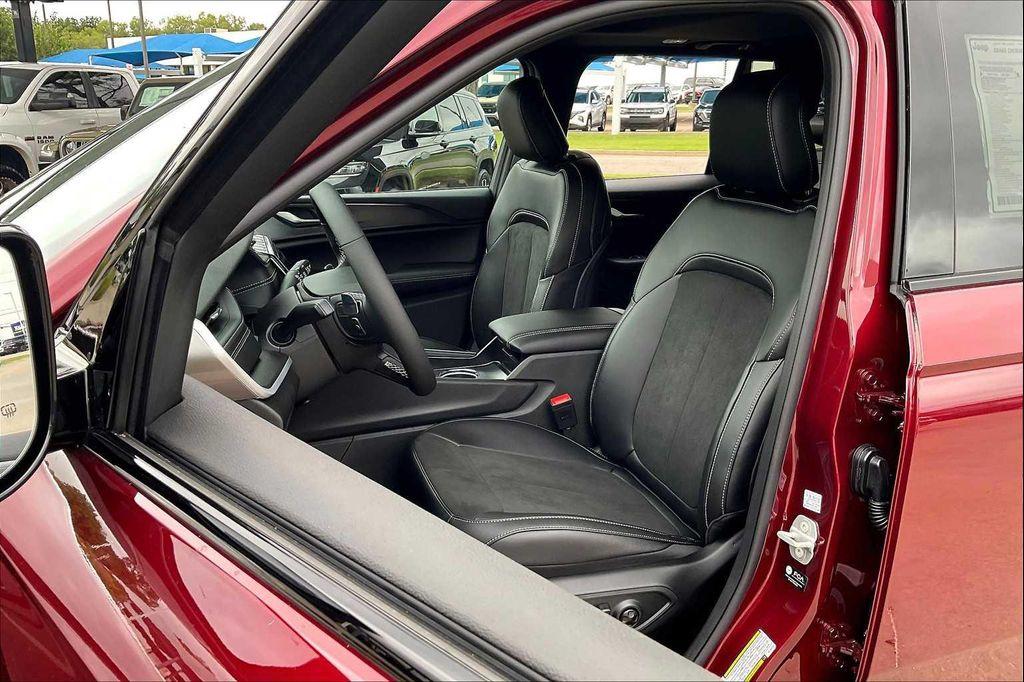 new 2025 Jeep Grand Cherokee car, priced at $43,725