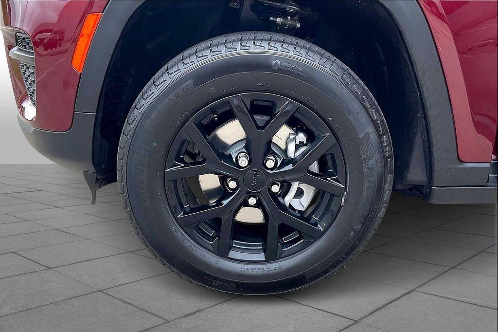 new 2025 Jeep Grand Cherokee car, priced at $43,725