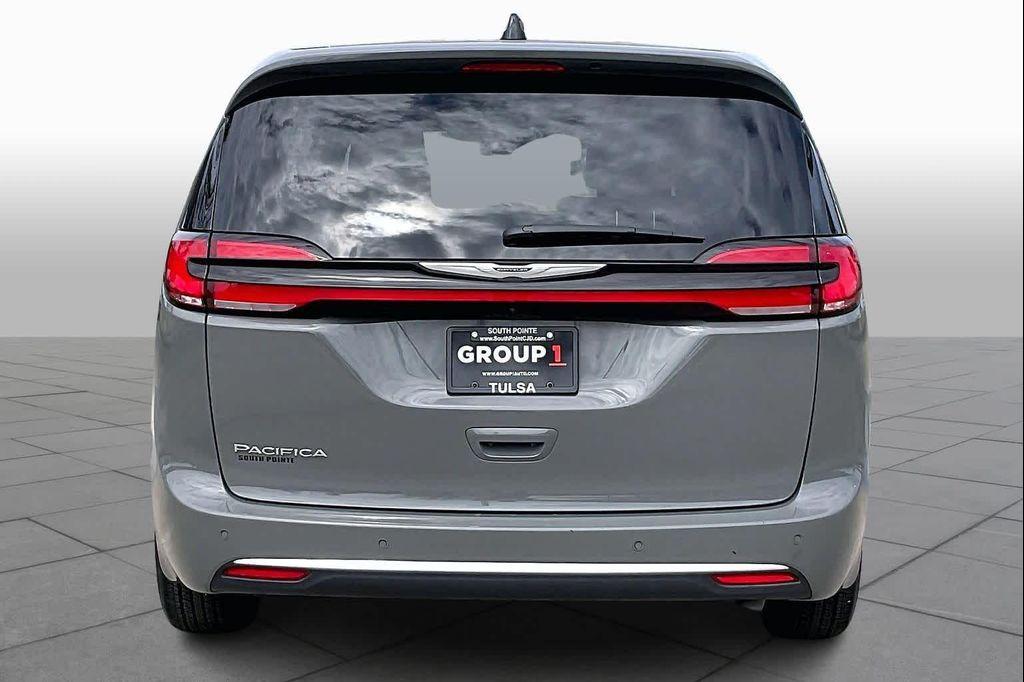 used 2025 Chrysler Pacifica car, priced at $30,999