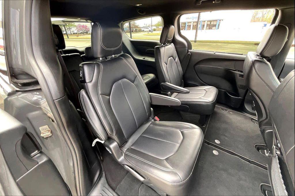 used 2025 Chrysler Pacifica car, priced at $30,999