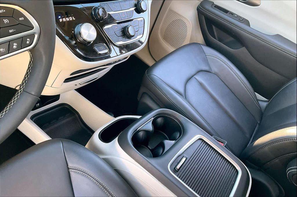 used 2024 Chrysler Pacifica car, priced at $27,999